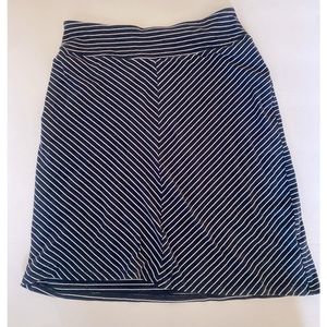 Women’s Columbia Sportswear Omni-Wick Navy Striped Skirt Size Medium